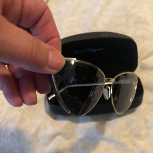 Salvatore Ferragamo gold rimmed cat eye aviators gold with case like new - Picture 11 of 14